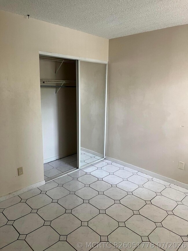 Building Photo - 3396 Foxcroft Rd