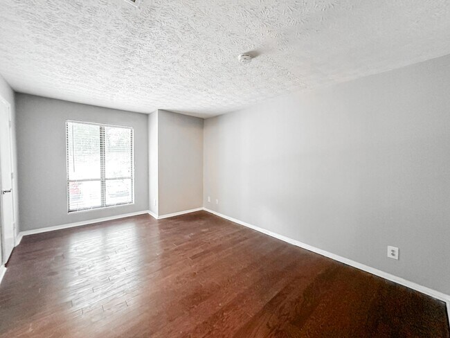 Building Photo - 2 bed/2 bath condo in great Roswell location