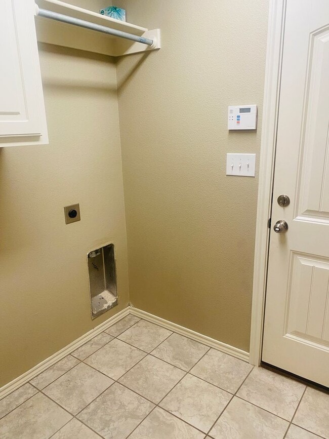 Building Photo - 4 bedroom 2 bath 2 car garage - Frenship ISD