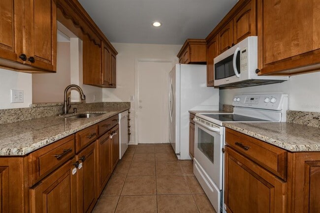 Building Photo - 1106 Golf Club Ct