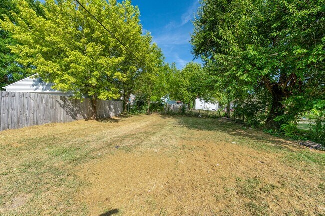 Building Photo - Charming 2BR Ranch Home with Modern Finishes and Spacious Yard