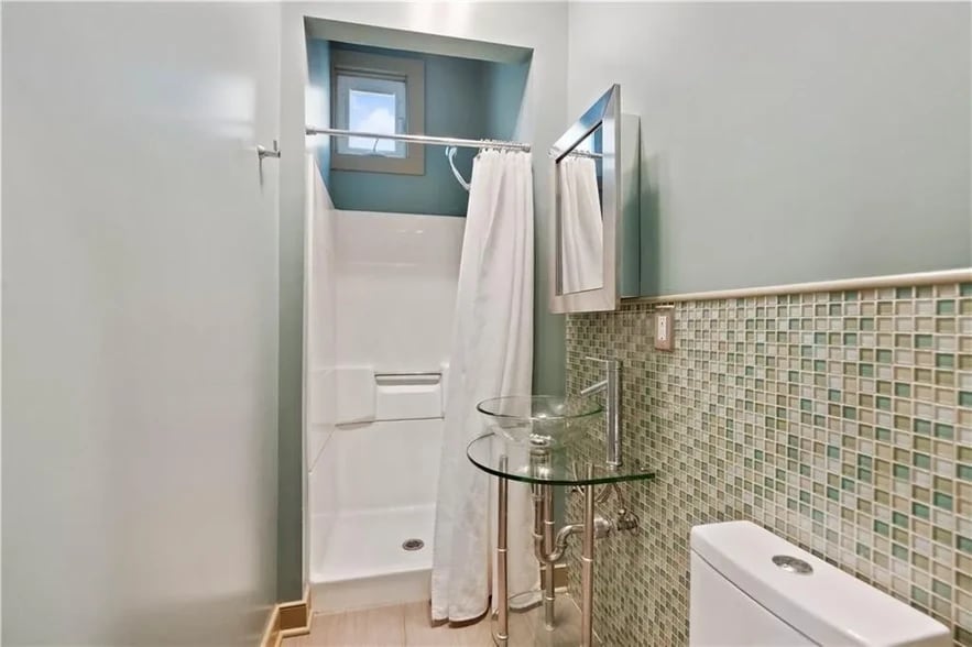 bathroom - 937 Jackman Ave