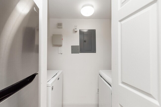 Building Photo - 810 Villa Cir