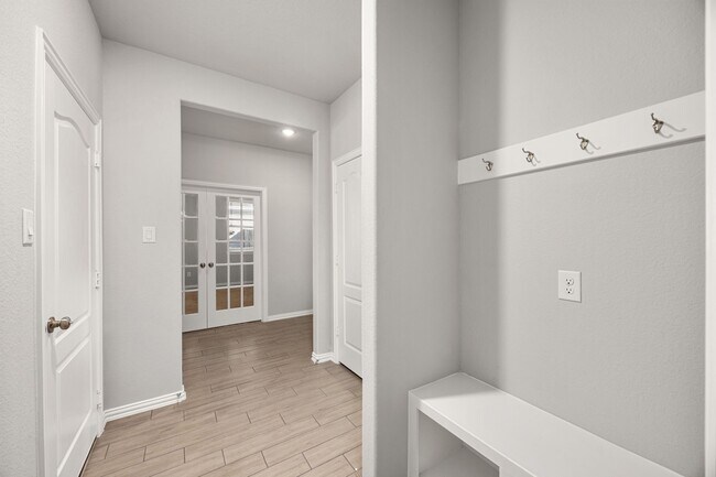 Building Photo - 8315 Divot Trce