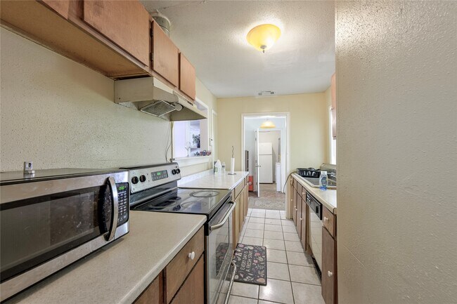 Building Photo - 3627 Thistle St