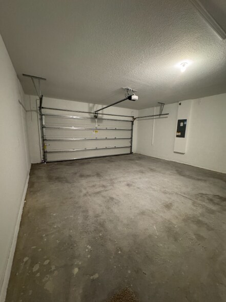 Building Photo - 2955 Sunstar Dr