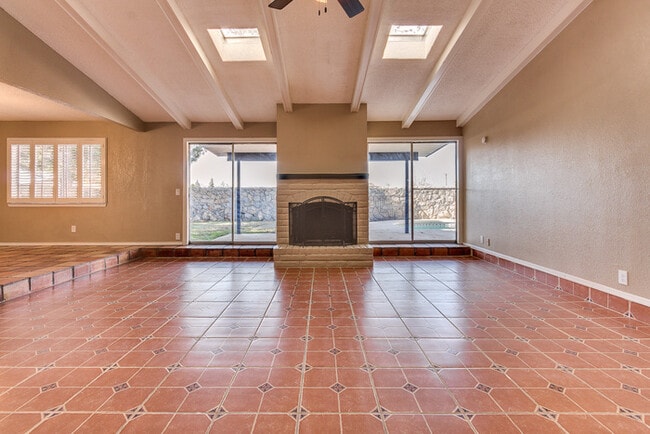 Building Photo - Upper Valley of West El Paso Rental Home