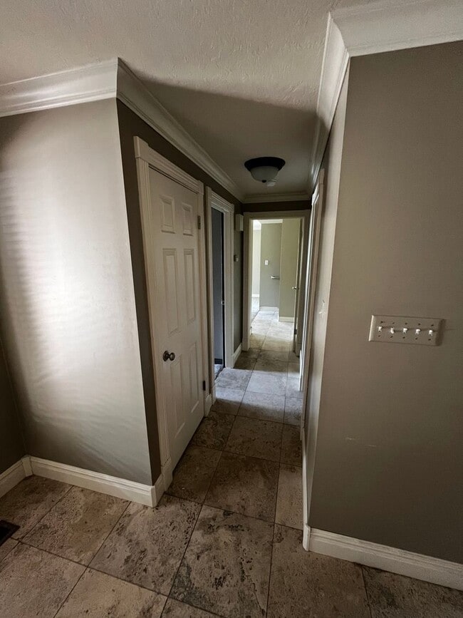 Building Photo - Beautiful 5 Bedroom/4 Bathroom in Bountiful