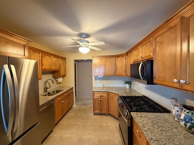Building Photo - 608 Berkley Ct