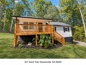 Building Photo - NO HOA!!! Pet Friendly!