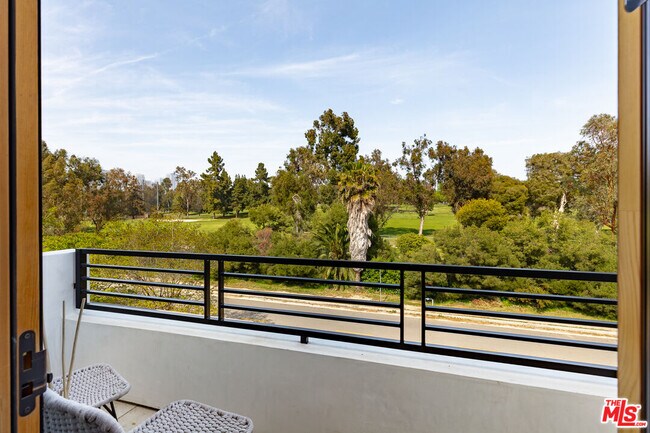 Building Photo - 2565 Patricia Ave