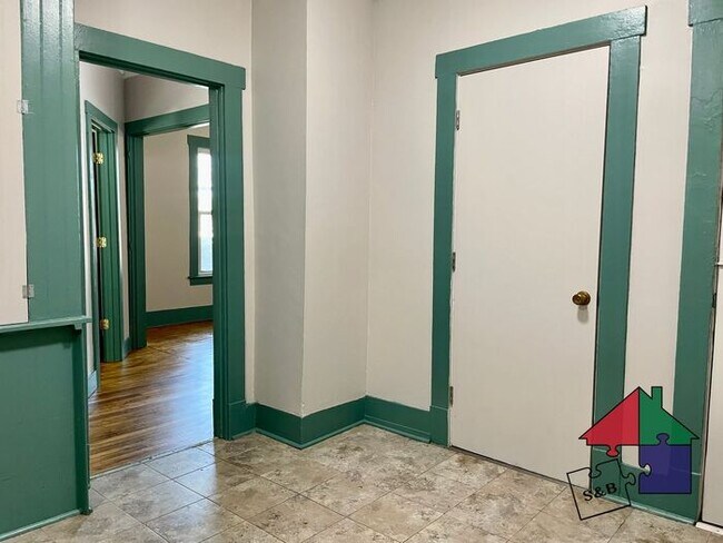 Building Photo - First Floor 1BR in Montpelier - Pets Negotiable!