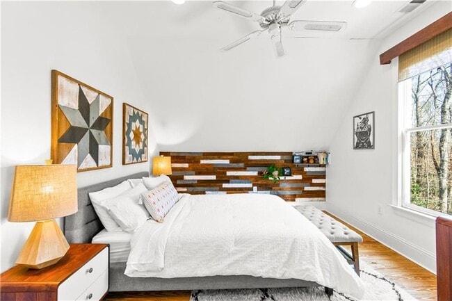 Building Photo - 565 Harold Ave NE