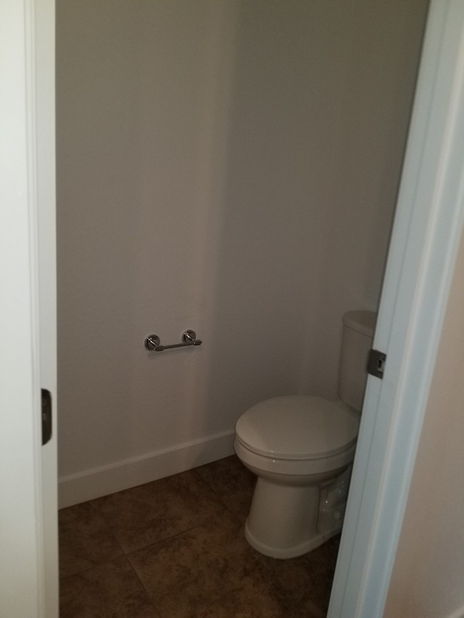 Building Photo - AMAZING TOWNHOME IN MCQUEEN AND OCOTILLO