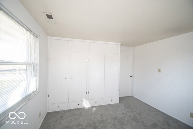 Building Photo - 8636 E Edgewood Ave
