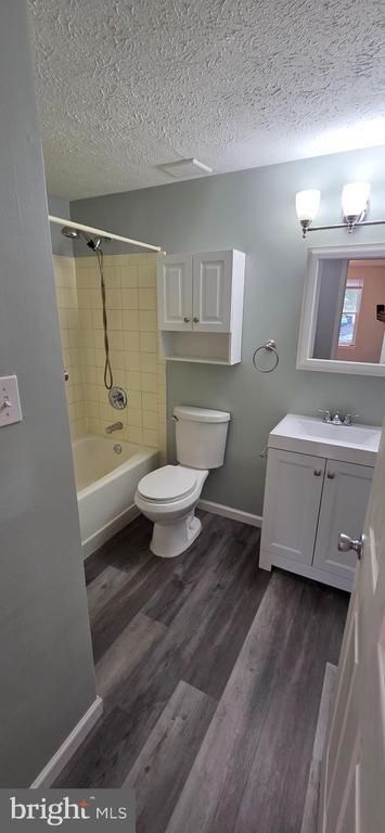 Building Photo - 223 Laura Anne Ct