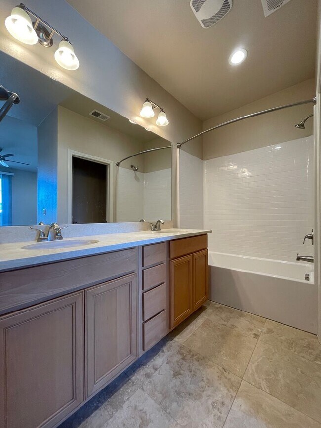 Building Photo - 534 Camden Yards Wy