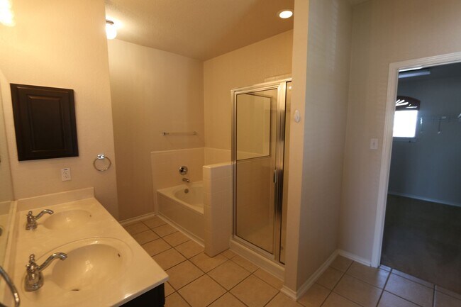 Building Photo - 25522 Echo Springs