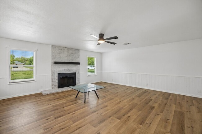 Building Photo - 431 Court Of Pompei