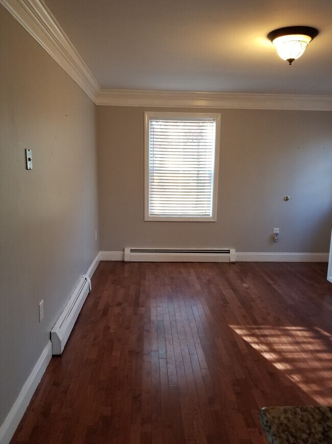 Building Photo - 370 High St