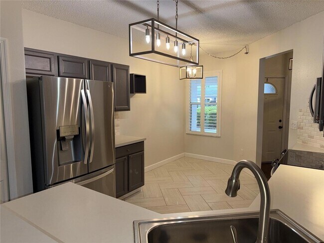 Building Photo - 550 Cranes Way