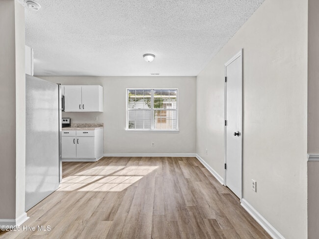 Building Photo - 3002 E Windgate Ct