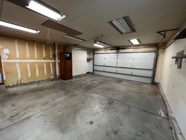 Building Photo - Beautiful 4 Bed, 2 Bath House in South Fort Collins! Avail. June 10th!