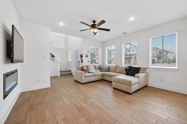 Building Photo - 15162 Post Oak Fls Dr