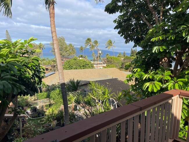 Building Photo - Spacious Mahinahina 3 Bedroom