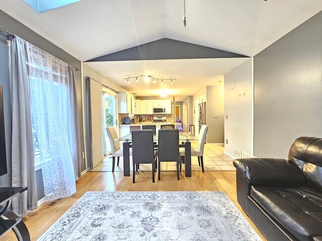 Building Photo - 579 Scott Ln