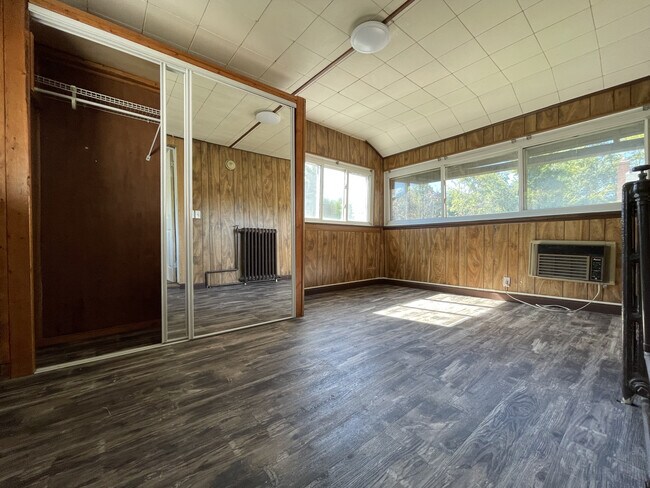 Building Photo - 5920 Chillum Plz NE