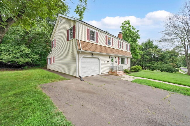 Building Photo - 36 Westmoreland Dr