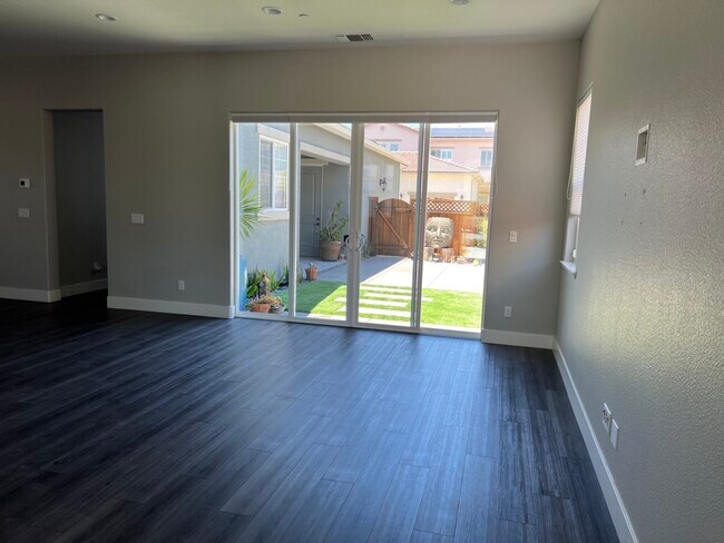 Building Photo - 3005 Shasta Wy