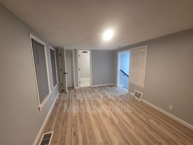 Building Photo - 618 NE 43rd St