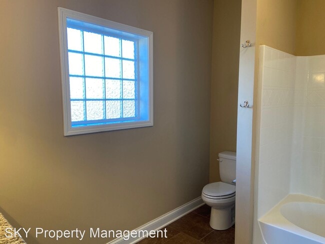 Building Photo - 1 br, 1 bath Apartment - Village at Tradit...