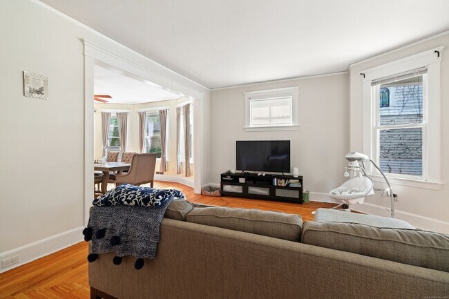Building Photo - 253 W Elm St