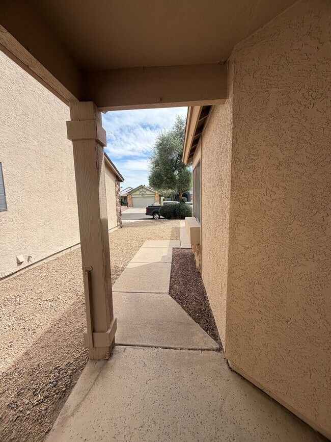 Building Photo - Newly Remodeled Glendale Home