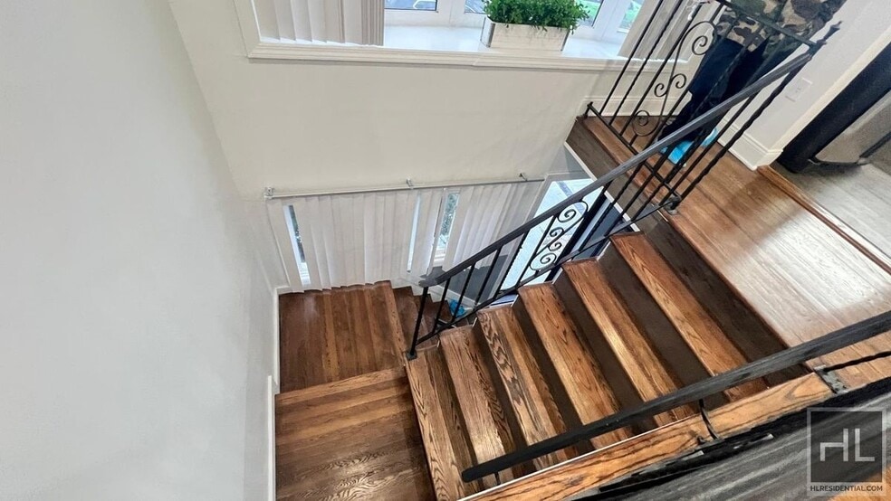 Building Photo - 256 STREET