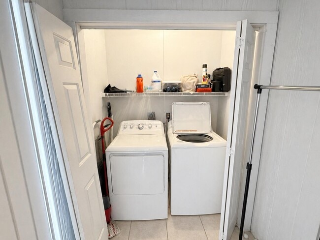 Building Photo - 9262 Green Meadows Way