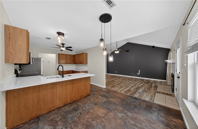 Building Photo - 903 Tyra Ln