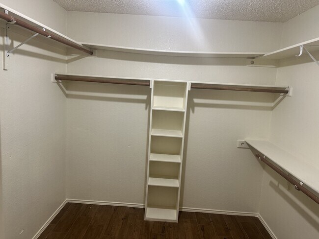 Building Photo - 8424 Cove Meadow Ln