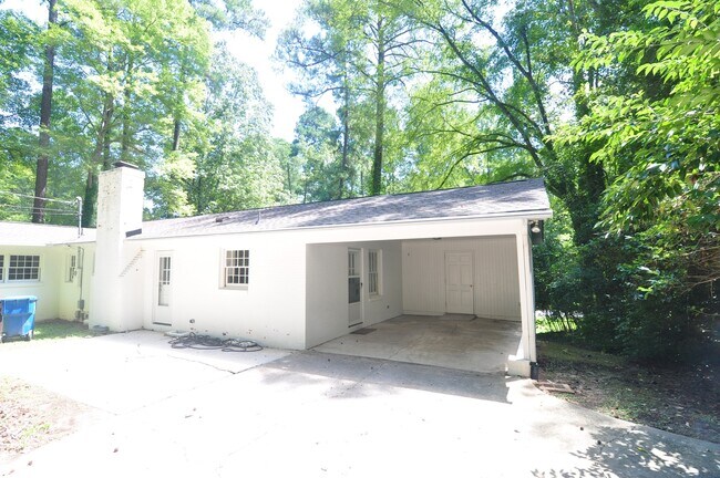 Building Photo - Lovely Ranch in Hope Valley North - Durham
