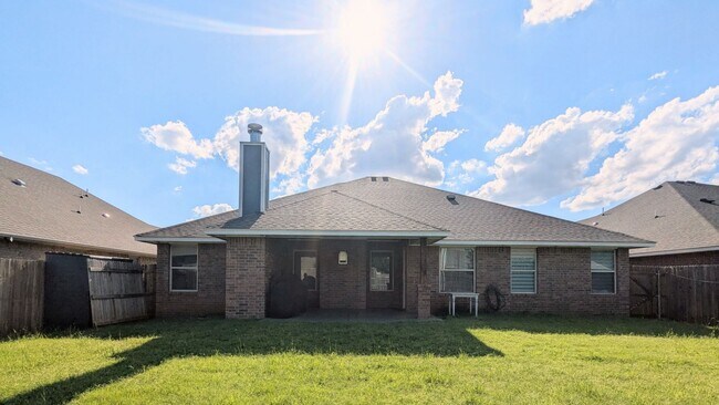 Building Photo - Beautiful Edmond Home | Gas Fireplace, Storm Shelter & Fenced Backyard!