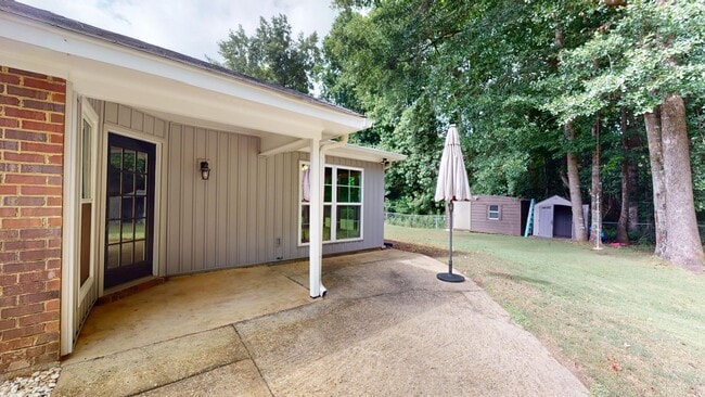 Building Photo - Lovely 3/2 in the Heart of Millbrook
