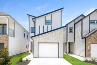 Building Photo - 15331 Estrella Rd W