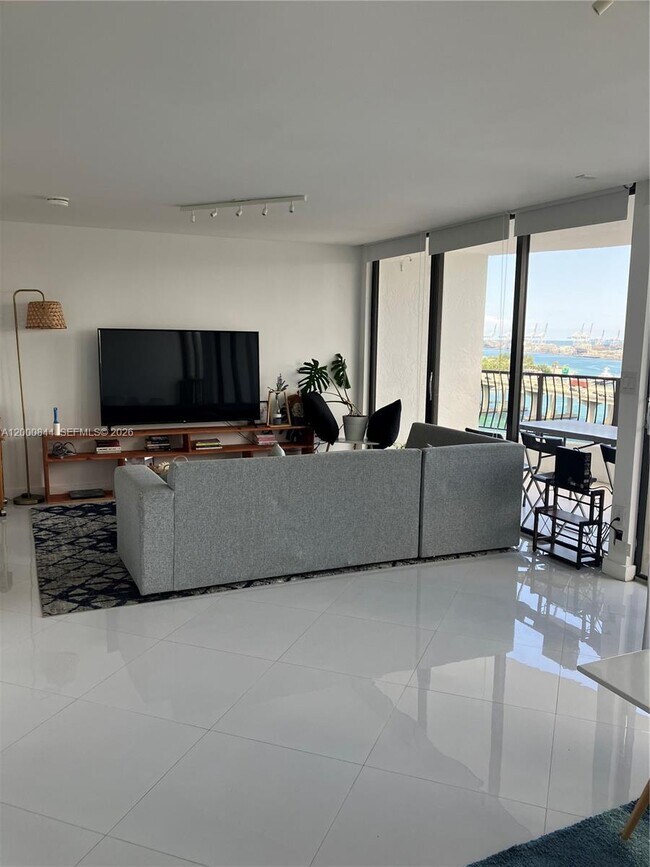 Building Photo - 555 NE 15th St