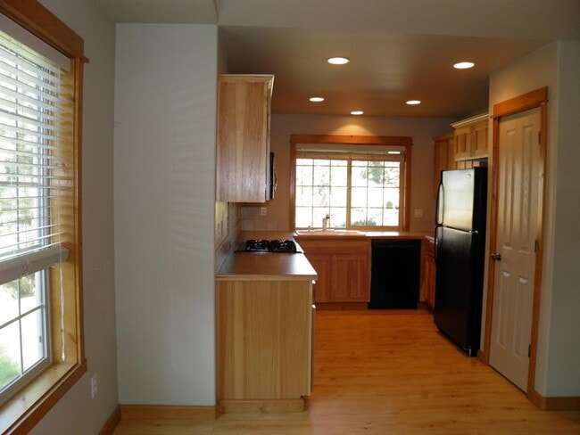 Building Photo - 20113 Sekirk Mountain Way