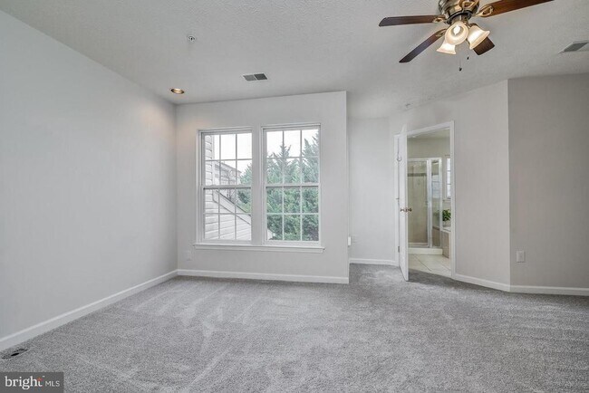 Building Photo - 1432 Pangbourne Way