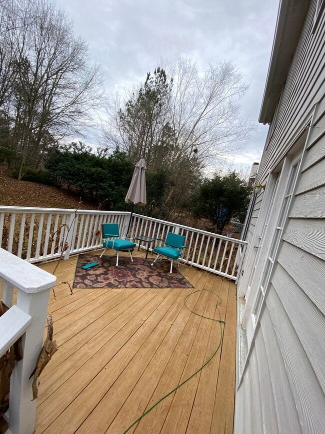 Building Photo - Wonderful 3 bedroom/2.5 bathroom House with 2 Car Garage in Snapfinger!