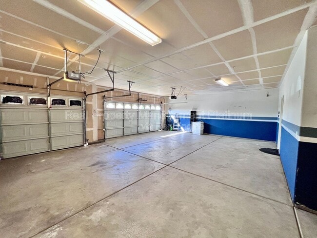 Building Photo - 5597 E Edna Ave